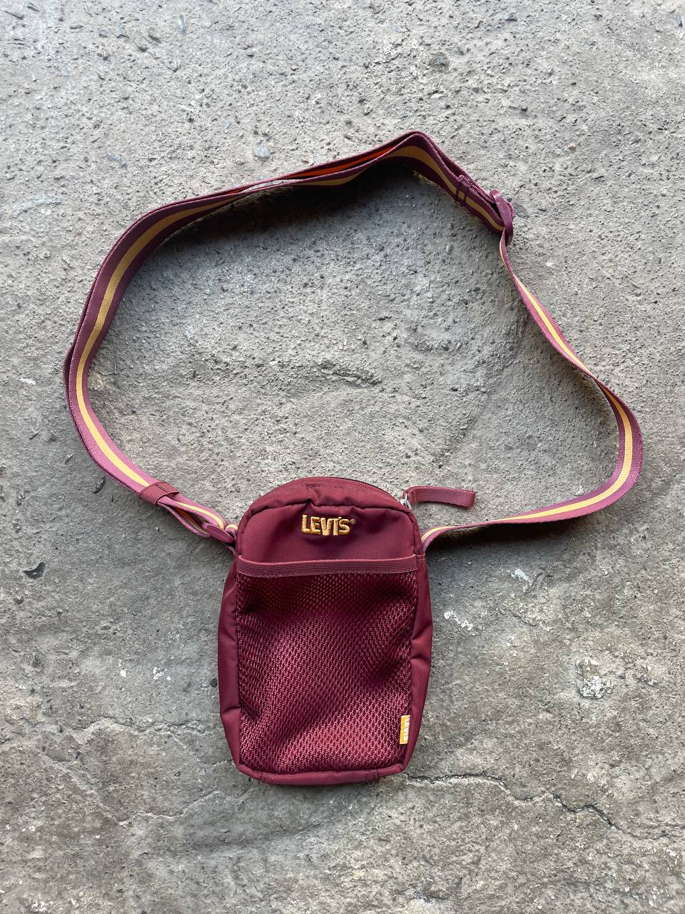 Levi’s Crossbody Bag – Burgundy (One Size)
