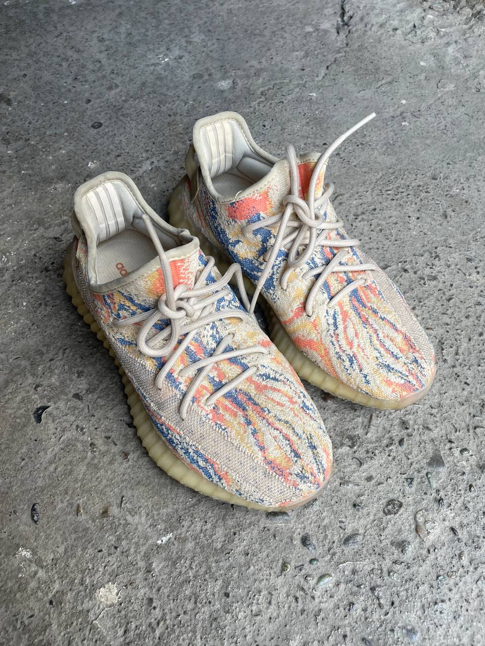 Adidas Yeezy – Beige (EU 40)