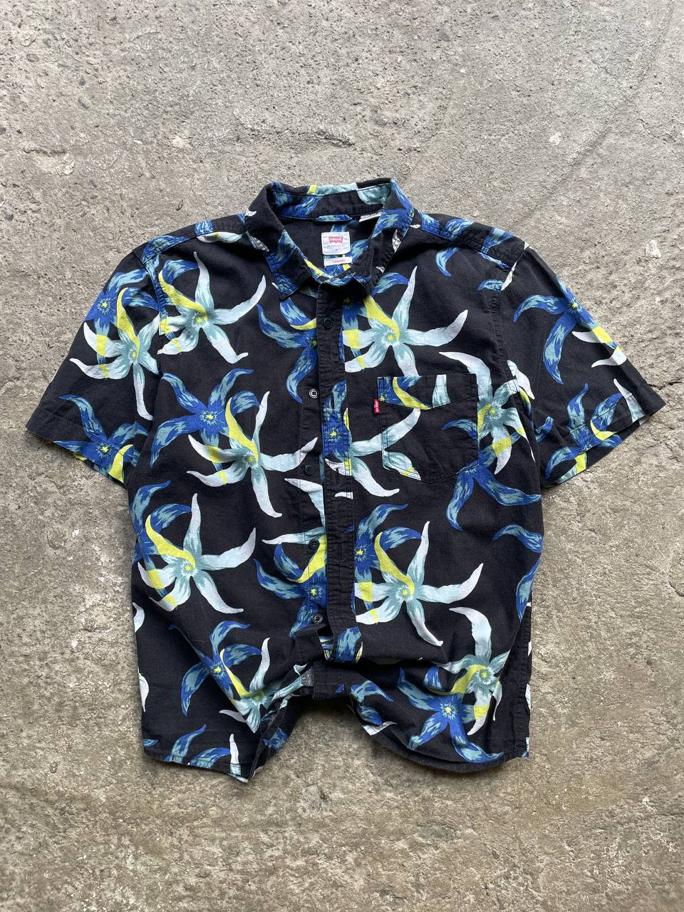 Levi’s Shirt (M)