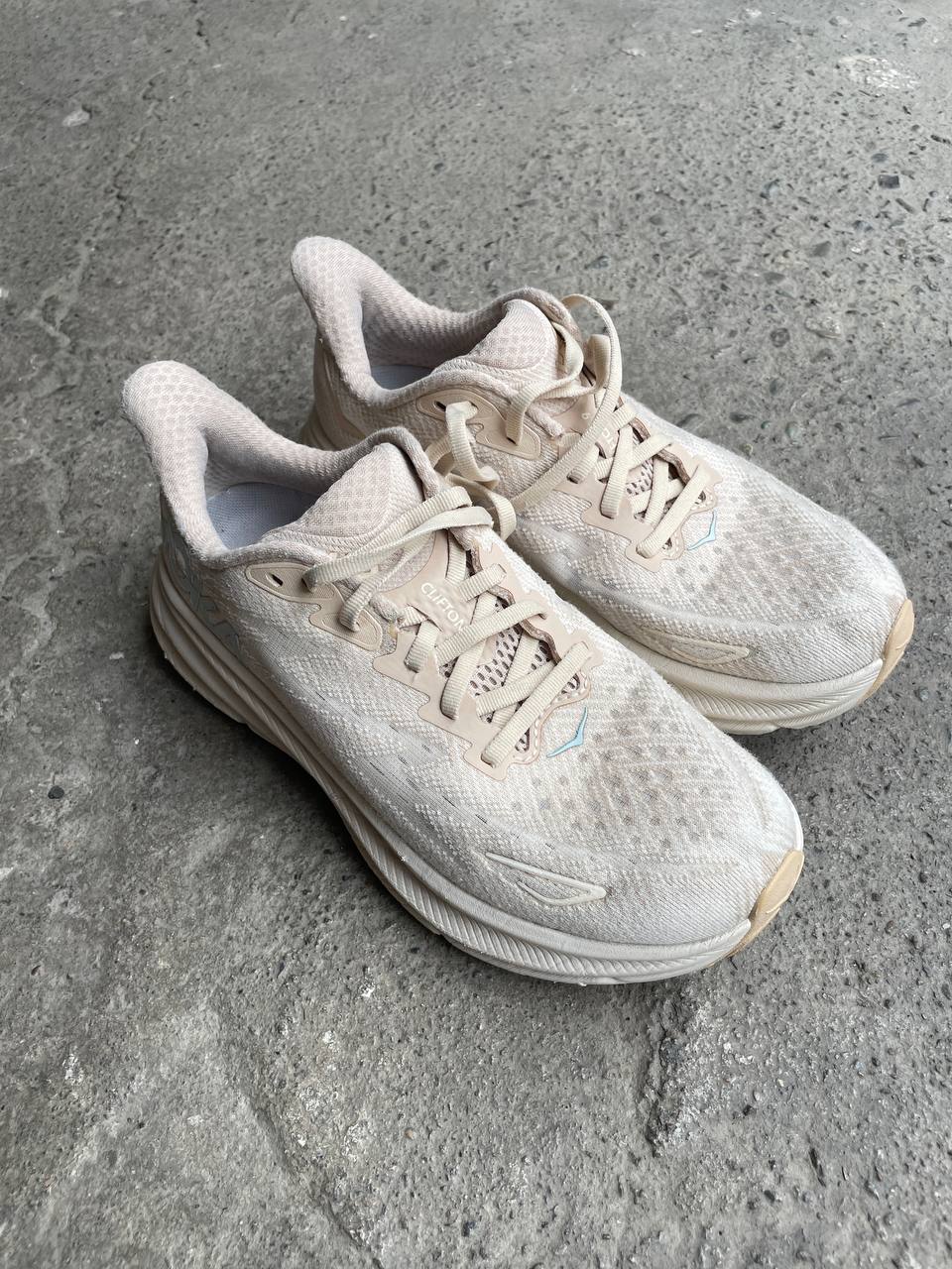Hoka Clifton 9 (US 6.5 / EU 38)