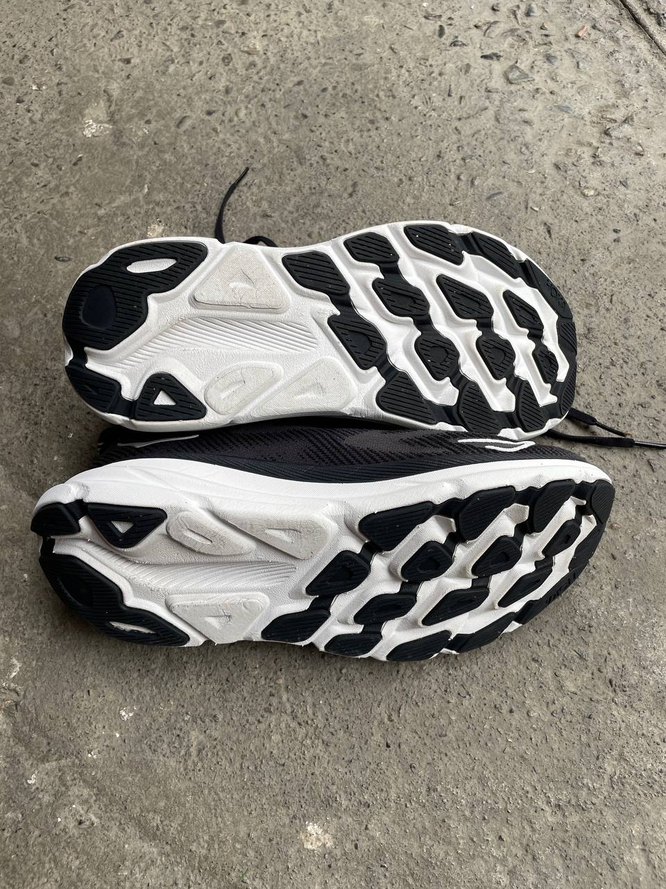 Hoka Clifton 9 (US 10 / EU 44)