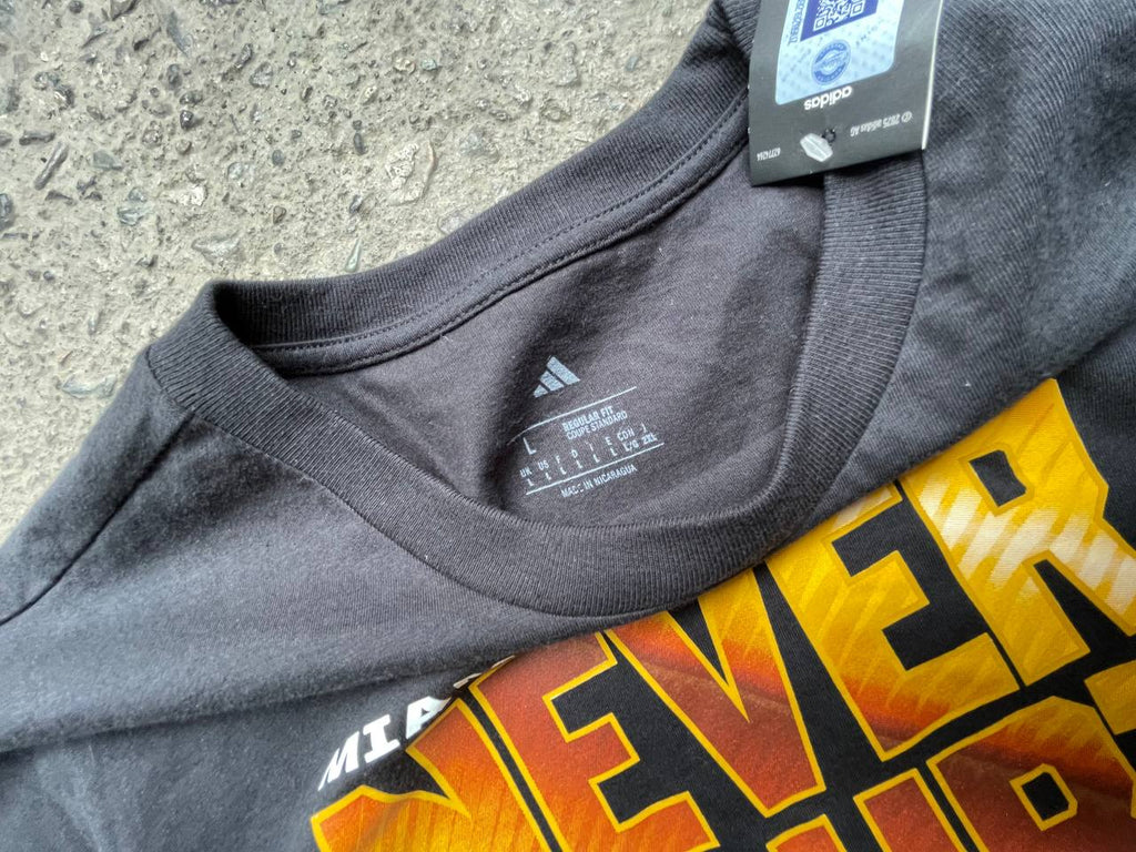 Adidas T-Shirt (L)