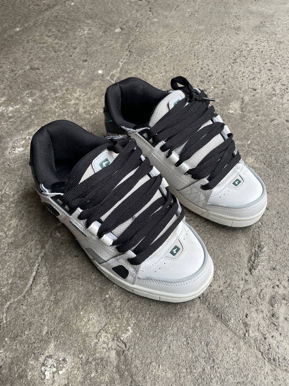 Globe Sabre trainers (EU 42)