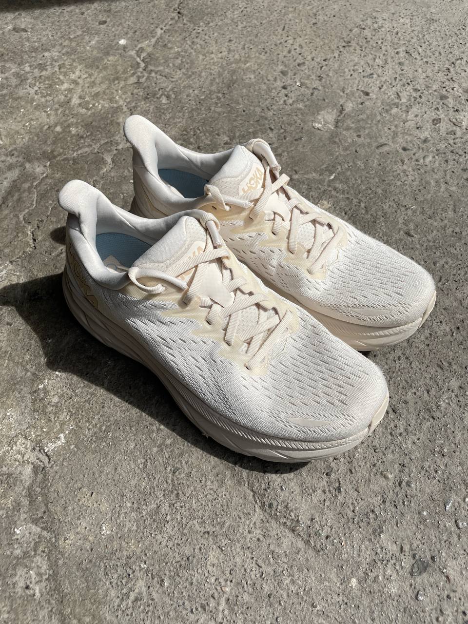 Hoka Clifton 8 (US 8.5)