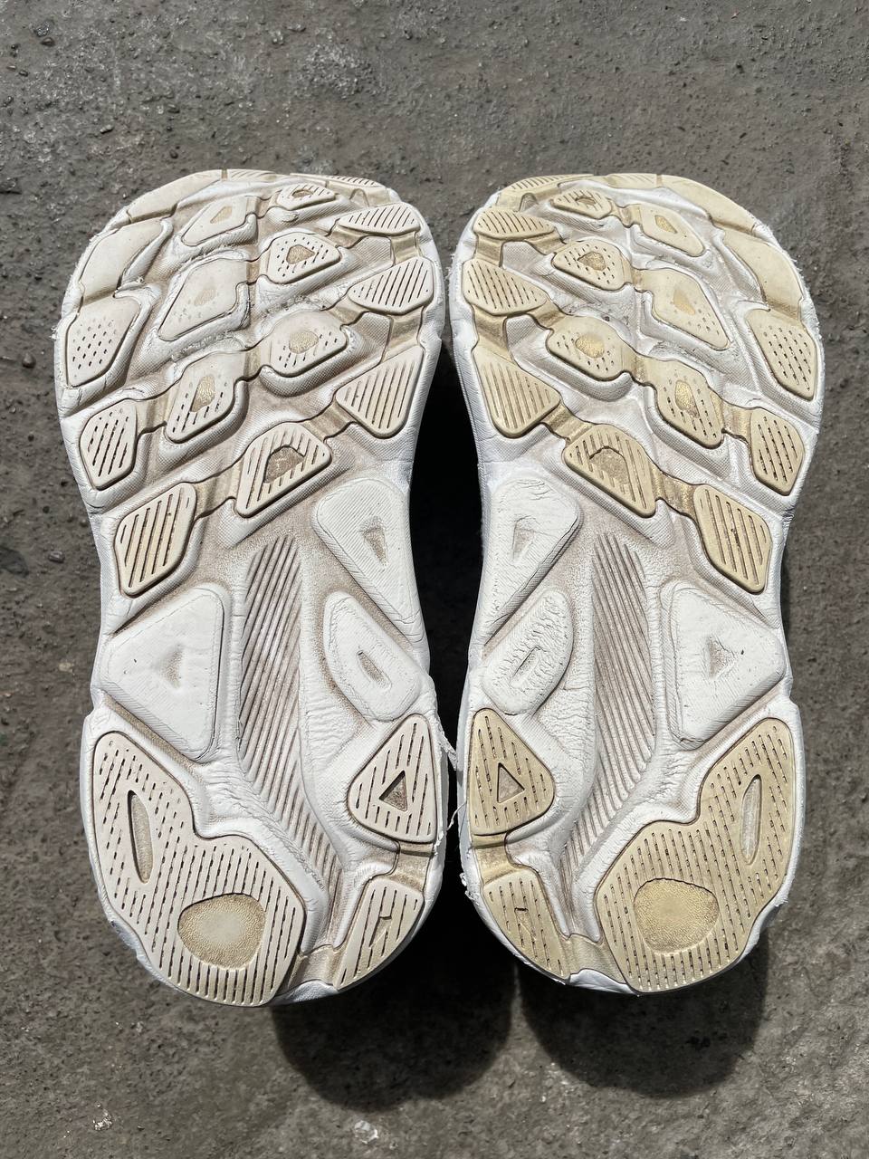 Hoka Clifton 9 (US 8.5)