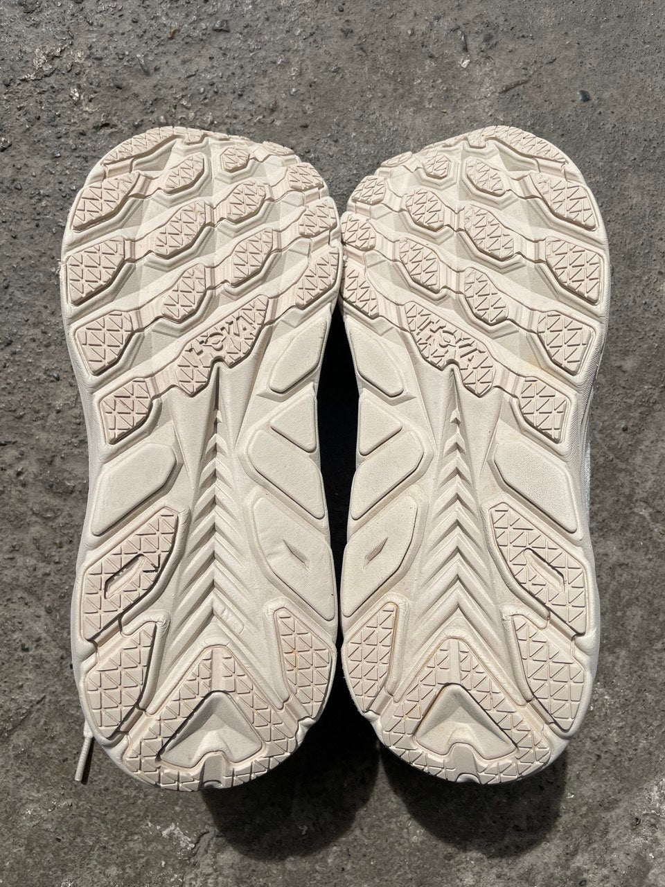 Hoka Clifton 8 (US 8.5)