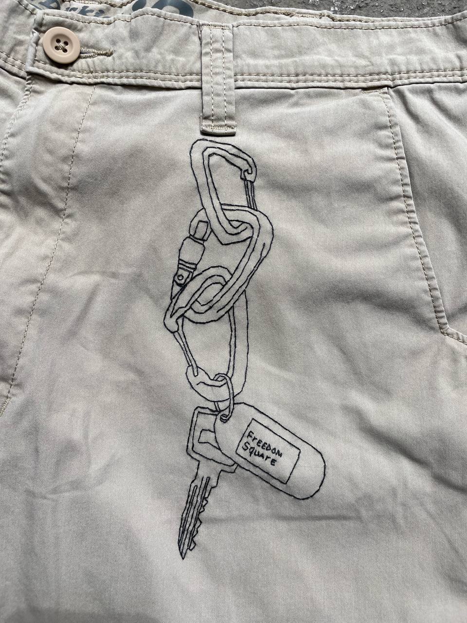 Dickies shorts with custom embroidery (36)