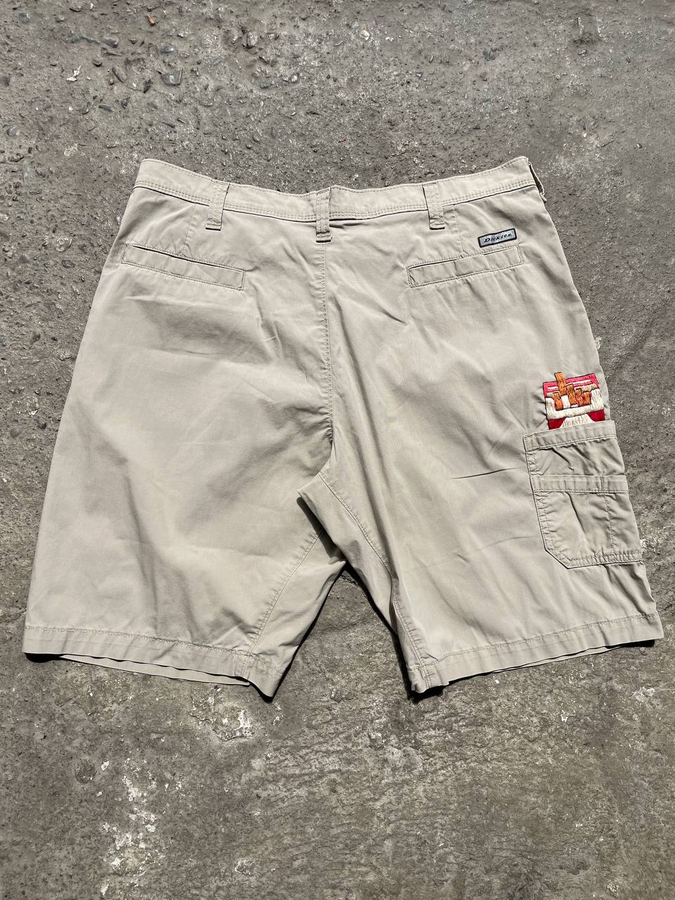 Dickies shorts with custom embroidery (36)