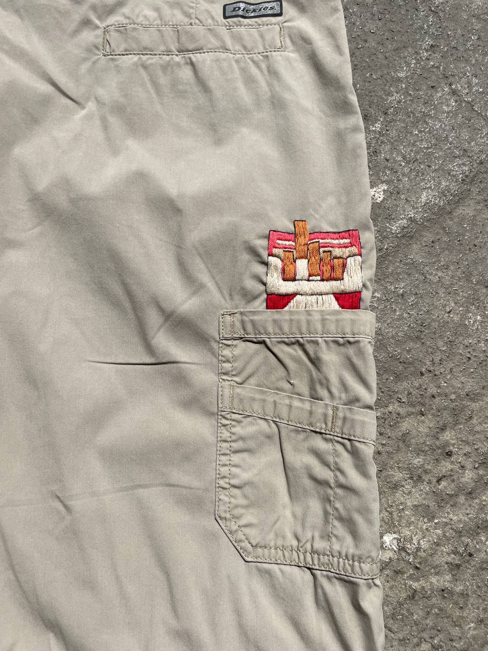 Dickies shorts with custom embroidery (36)